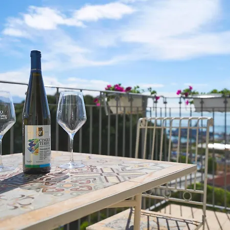 بيت ضيافة Dei Poeti لا سبيتسْيا