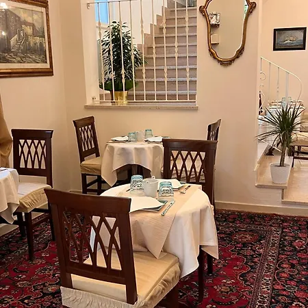 Guest house Dei Poeti 4*