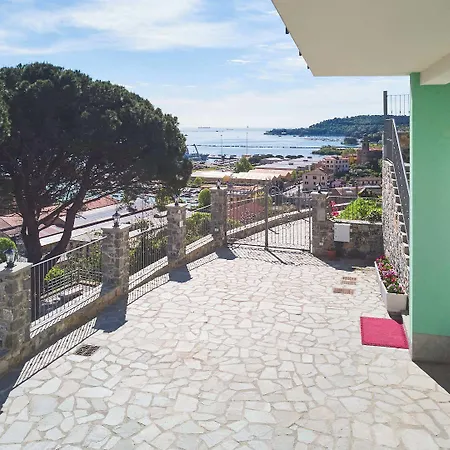 Guest house Dei Poeti 4*